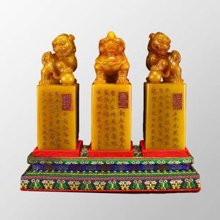 A Set Three Chinese Tianhuang Stone Fortune Beast Seals w Box: A Set Three Chinese Tianhuang Stone Fortune Beast Seals w BoxDimension:122 x 40 x 40(mm) 4.80 x 1.57 x 1.57(inches) Total Weight:2.59 lbs/ 1175 g The total weight does not include the base.