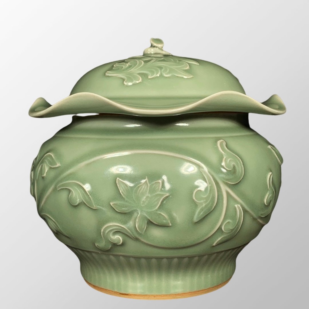 Chinese Longquan Kiln Fortune Toad Porcelain Statue (1 of 10)