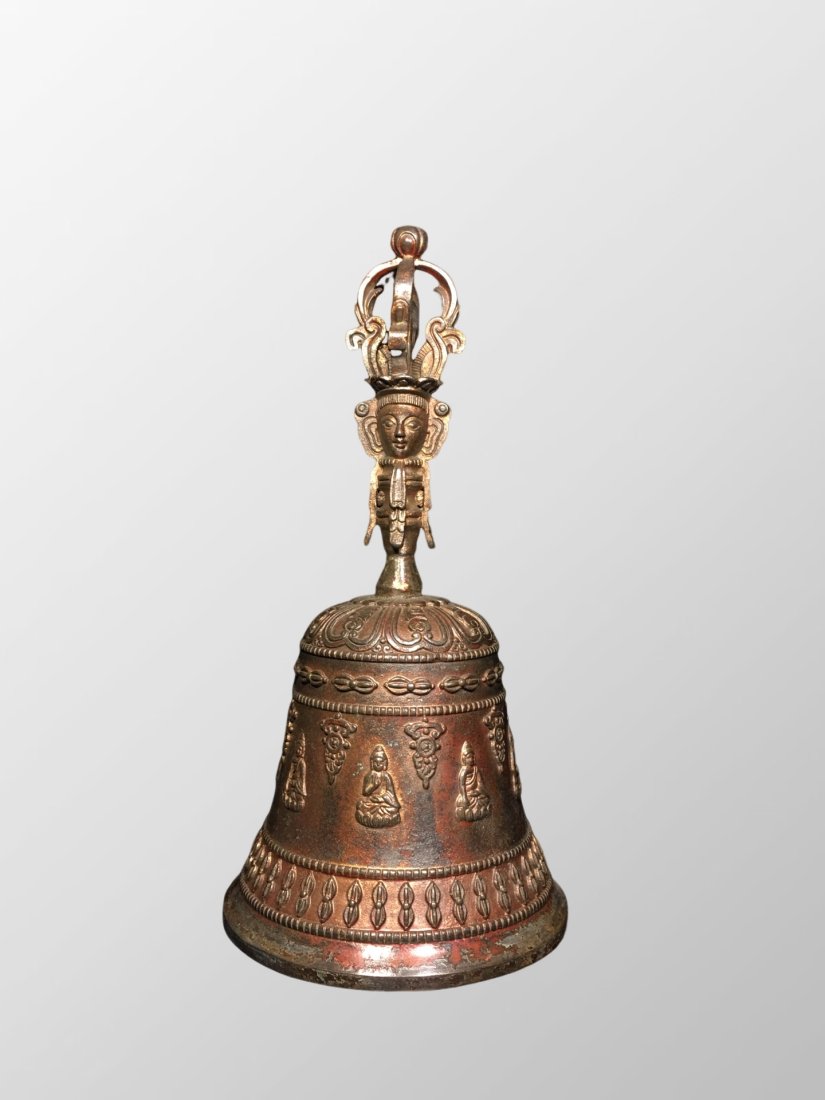 Vintage Chinese Bronze Bell: Vintage Chinese Bronze Bell Dimension: 110 x 252 (mm) 4.33 x 9.92 (inches) Weight: 1.76 lbs/ 800 g