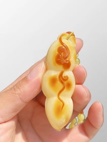 Superb Beautiful Beeswax Carved Ruyi Pea Pod Pendant w Turquoise & Beeswax Beads Necklace