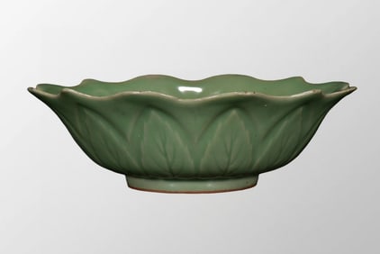 Chinese Longquan Kiln Green Glaze Lotus Leaf Porcelain Bowl