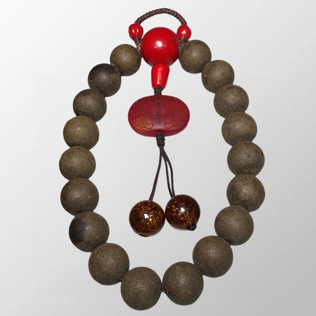 Old Chinese Chenxiang Wood & Peking Glass Beads Bracelet w Lacquerware Box (1 of 10)