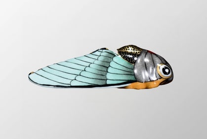 Chinese Gilt Gold Famille Rose Cicada Shape Porcelain Snuff Bottle