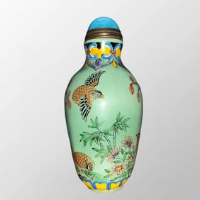 Vintage Chinese Famille Rose Enamel Peking Glass Snuff Bottle