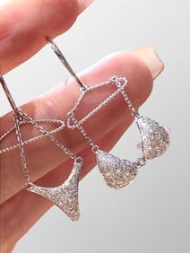 A Pair Exquisite Natural 18K Gold Inlay Diamond Earrings