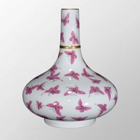 Chinese Qing Dynasty Gilt Edge Famille Rose Butterfly Design Porcelain Vase