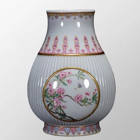 Chinese Qing Dynasty Gilt Edge Famille Rose Flower Bird Design Porcelain Vas