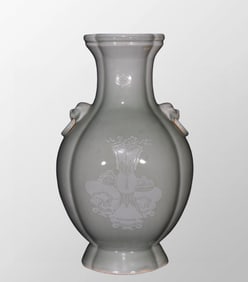 Chinese Qing Dynasty Pea Green Glaze Beast Head Porcelain Vase