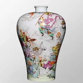 Chinese Qing Dynasty Famille Rose Eighteen Arhats Design Porcelain Vase