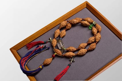 Chinese Olive Nut Carved Eighteen Arhats Beads Bracelet