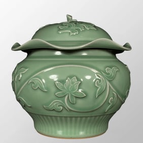 Chinese Longquan Kiln Green Glaze Lotus Leaf Porcelain Pot