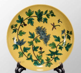Chinese Qing Dynasty Yellow Glaze Famille Rose Chrysanthemum Design Porcelain Plate