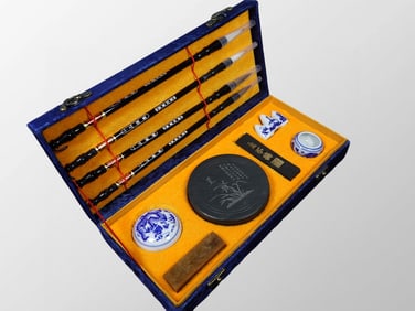 A Set Treasures Of The Study Jadeite Wolf's Hair Brush Pen & Blue And White Porcelain Brush Washer