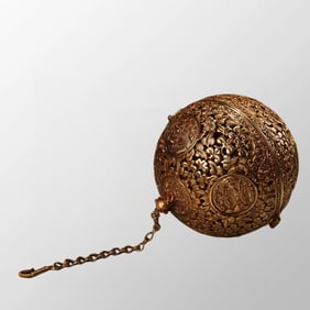 Openwork Vintage Chinese Gilt Gold Bronze Flowers Design Sachet