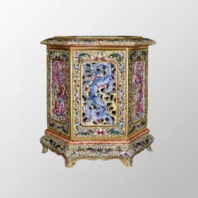 Chinese Gilt Gold Famille Rose Flower Design Porcelain Brush Pot