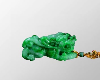 Beautiful Green Jadeite Carved Fortune Pixiu Pendant w Beads Necklace