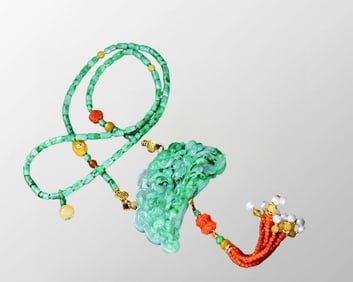 Beautiful Green Jadeite Carved Peony Pendant w Beads Necklace