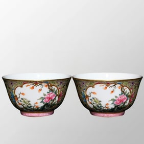 A Pair Chinese Gilt Edge Famille Rose Flowers Design Porcelain Bowls
