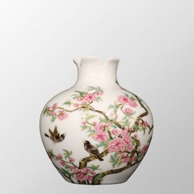 Chinese Qing Dynasty Famille Rose Flower Bird Design Porcelain Vase