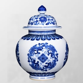 Chinese Blue And White Porcelain Bat Design Porcelain Pot