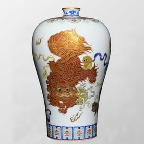 Chinese Gilt Gold Famille Rose Fortune Lion Design Porcelain Vase