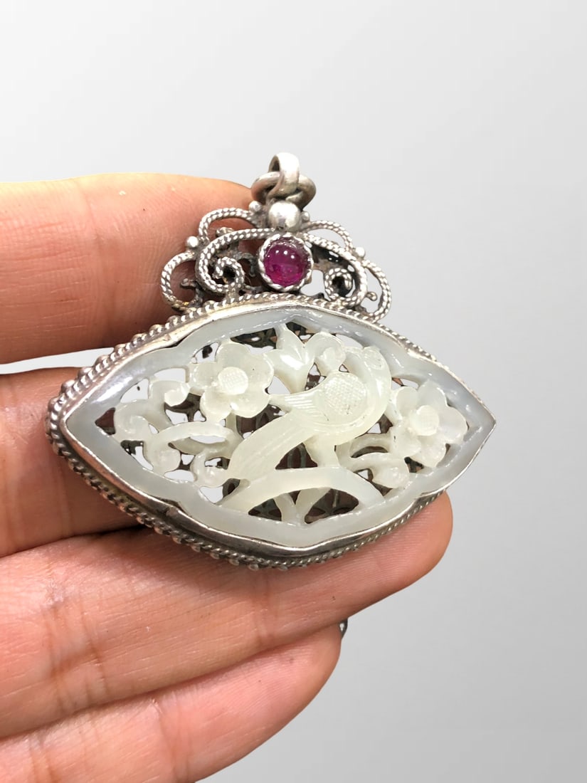 Chinese Pure Silver Inlay Hetian Jade Carved Plum Flower & Magpie Pendant: Chinese Pure Silver Inlay Hetian Jade Carved Plum Flower & Magpie PendantDimension: 50 x 45 (mm)1.97 x 1.77 (inches)