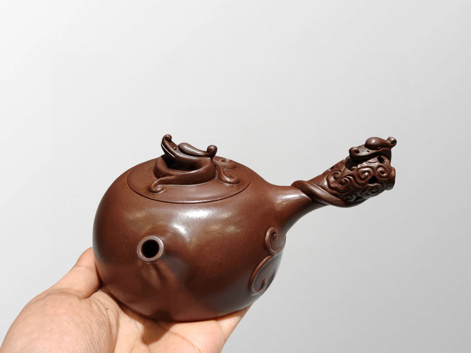 Chinese Yixing Zisha Clay Fortune Dragon Long Handle Teapot (1 of 10)