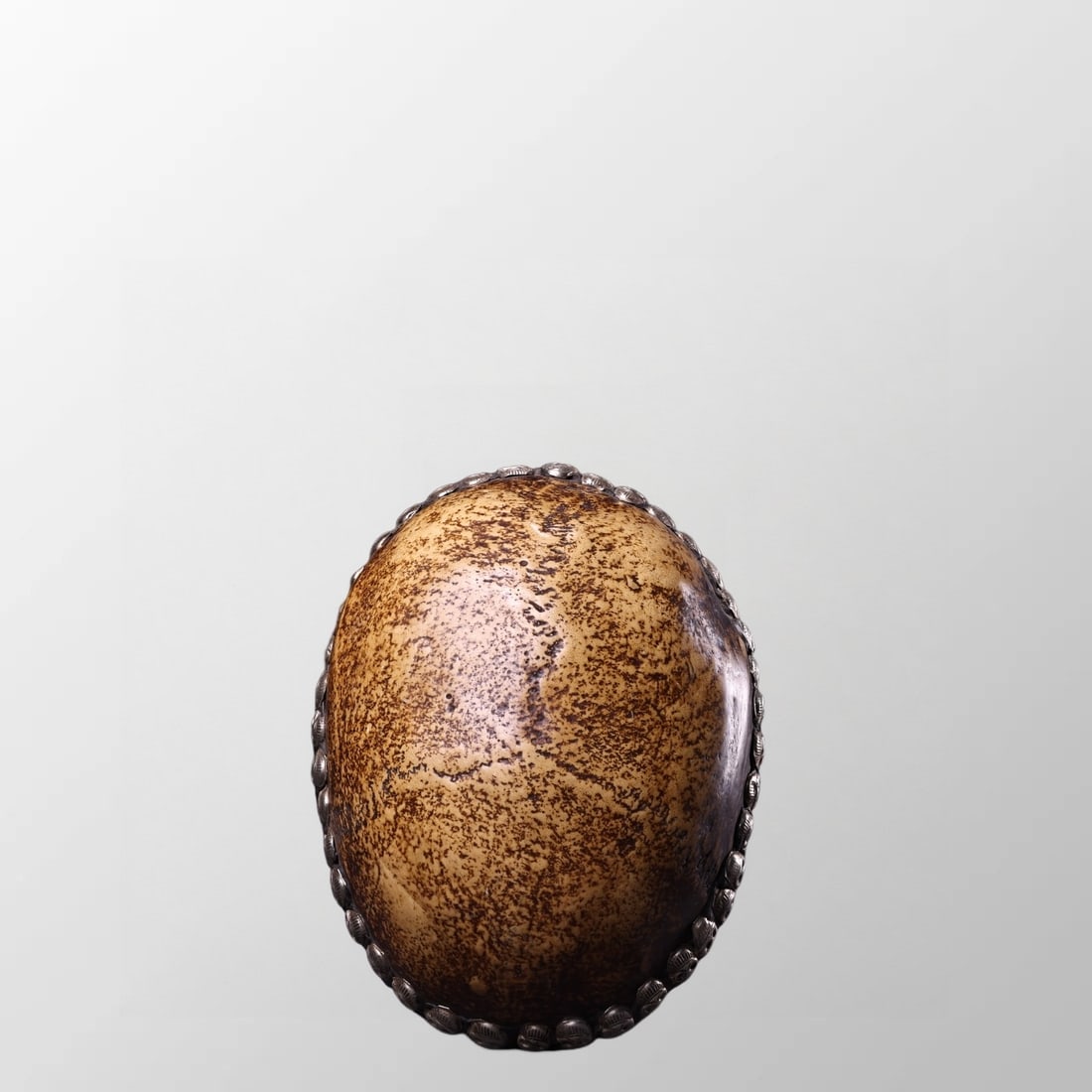 Vintage Tibetan Buddhism Pure Silver & Gabbra Bone Bowl: Vintage Tibetan Buddhism Pure Silver & Gabbra Bone Bowl Dimension: 175 x 130 (mm) 6.89 x 5.12 (inches) Weight 0.88 lbs/ 398 g