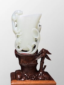 Superb Chinese Qing Dynasty Hetian Jade High Relief Chi Dragon Wine Cup