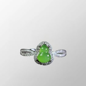 Chinese Green Hetian Jade Gourd Pendant