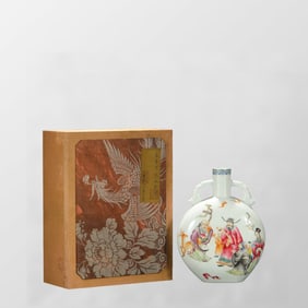 Chinese Qing Dynasty Gilt Edge Famille Rose Enamel Figure Design Porcelain Vase