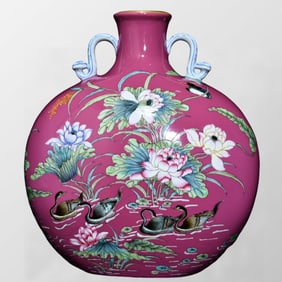 Chinese Gilt Edge Rouge Red Glaze Famille Rose Lotus Leaf & Lotus Flower Design Porcelain Vase