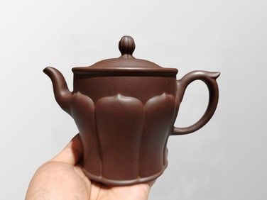 Chinese Yixing Zisha Clay Teapot w Artist Signed