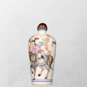Chinese Famille Rose Figure Design Porcelain Snuff Bottle