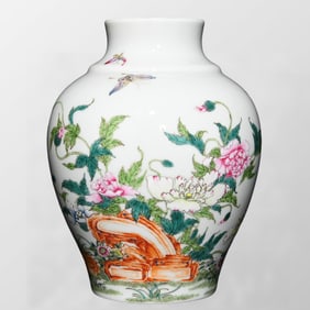 Chinese Qing Dynasty Famille Rose Flowers Butterfly Design Porcelain Vase