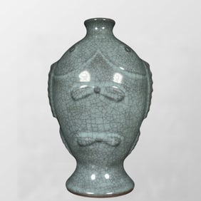 Chinese Guan Kiln Fish Shape Porcelain Vase