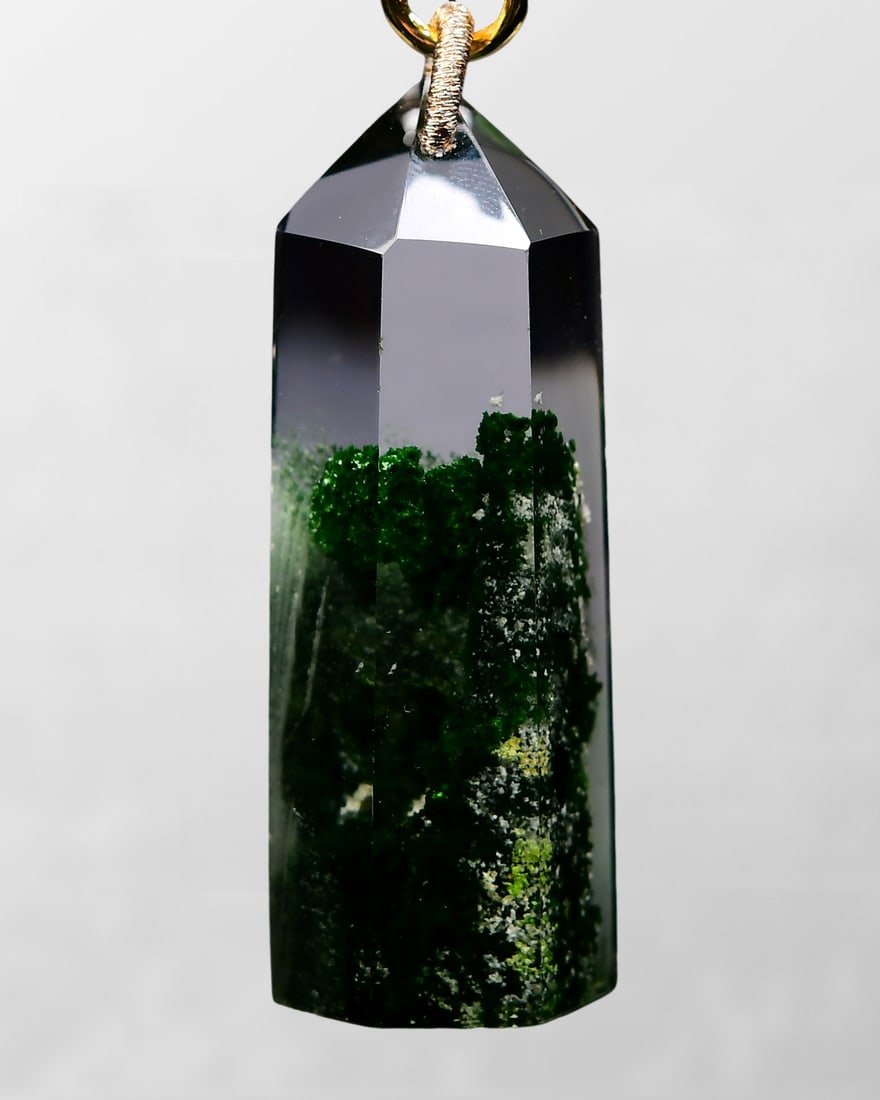 Beautiful Green Crystal Lucky Pendant w Hand Woven Beads Necklace: Beautiful Green Crystal Lucky Pendant w Hand Woven Beads NecklaceDimension: 54 x 20 x 15 (mm) 2.12 x 0.79 x 0.59 (inches) Weight: 0.13 lbs/ 61 g