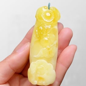 Beautiful Beeswax Carved Ruyi Pendant w Hand Woven Beads Necklace