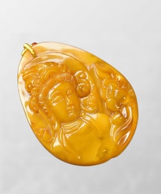 Beautiful Beeswax Carved Kwan-yin Pendant w Hand Woven Beads Necklace