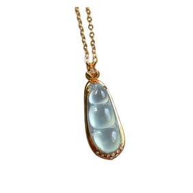 Exquisite 18K Gold Inlay Jadeite Pea Pod Pendant