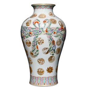 Chinese Qing Dynasty Gilt Edge Famille Rose Flowers Design Porcelain Vase