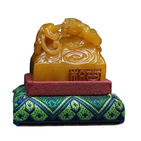 Vintage Chinese Shoushan Stone Carved Chi Dragon Seal