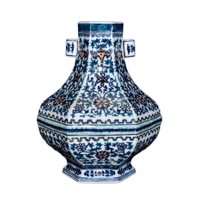 Chinese Qing Dynasty Doucai Flowers Design Porcelain Vase