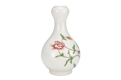 Chinese Qing Dynasty Famille Rose Flowers Design Porcelain Vase