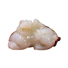 High Quality Chinese Hetian Jade Carved Fortune Beast Statue