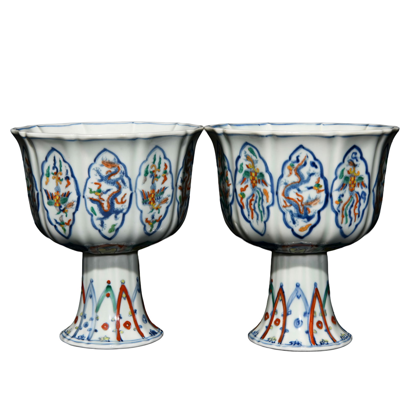 A Pair Chinese Wucai Dragon Phoenix Design Porcelain Cups (1 of 10)
