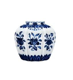Chinese Blue And White Porcelain Flowers Design Porcelain Pot