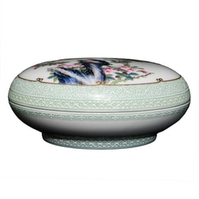 Chinese Qing Dynasty Gilt Edge Famille Rose Flowers & Butterfly Design Porcelain Rouge Box