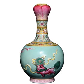 Chinese Qing Dynasty Gilt Edge Turquoise Famille Rose Fortune Lion Design Porcelain Vase