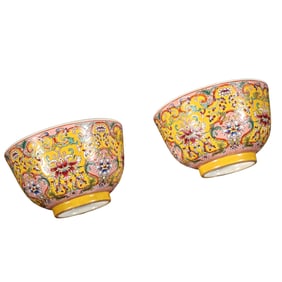 A Pair Chinese Famille Rose Flower Design Porcelain Cups w Lacquerware Box